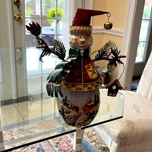 Snowman for the mantel. Beautiful Christmas decor. Tip of the nose is missing.